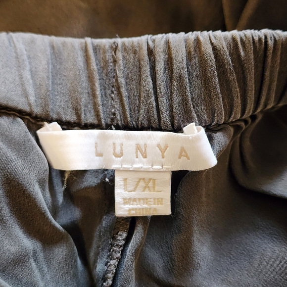 Lunya Washable Silk Meditative Grey Tulip Shorts - Picture 3 of 3